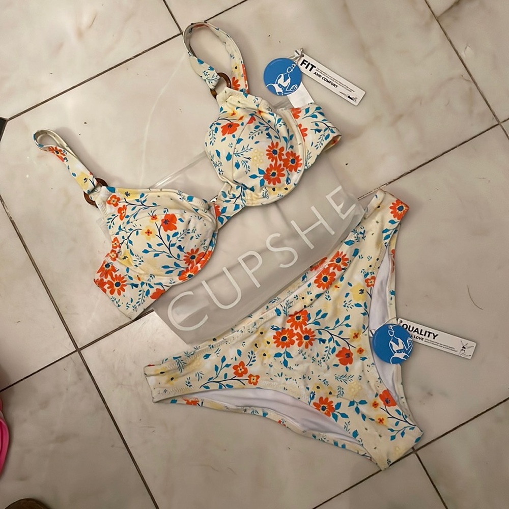 Cupshe NWT Floral Bikini